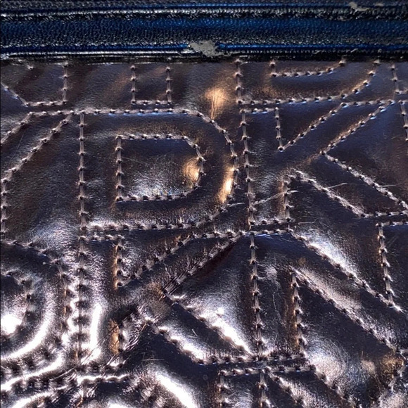 DKNY  Logo Wrislet - Picture 9 of 9